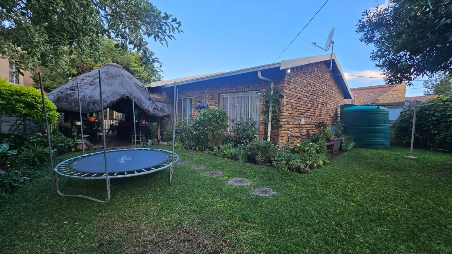 4 Bedroom Property for Sale in Geelhoutpark North West